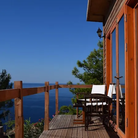 بيت خشبي بنغلات كاباك أفالون