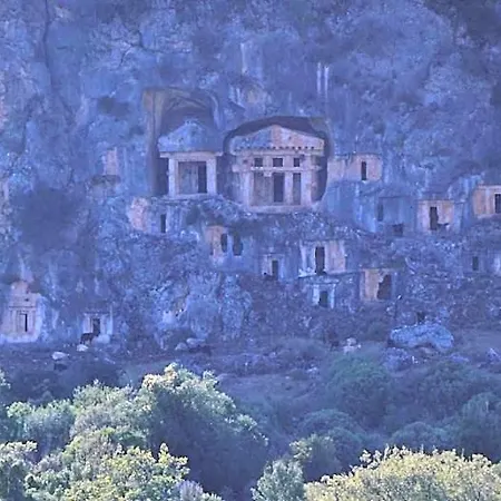 אכסניה Kabak Avalon פאראליה